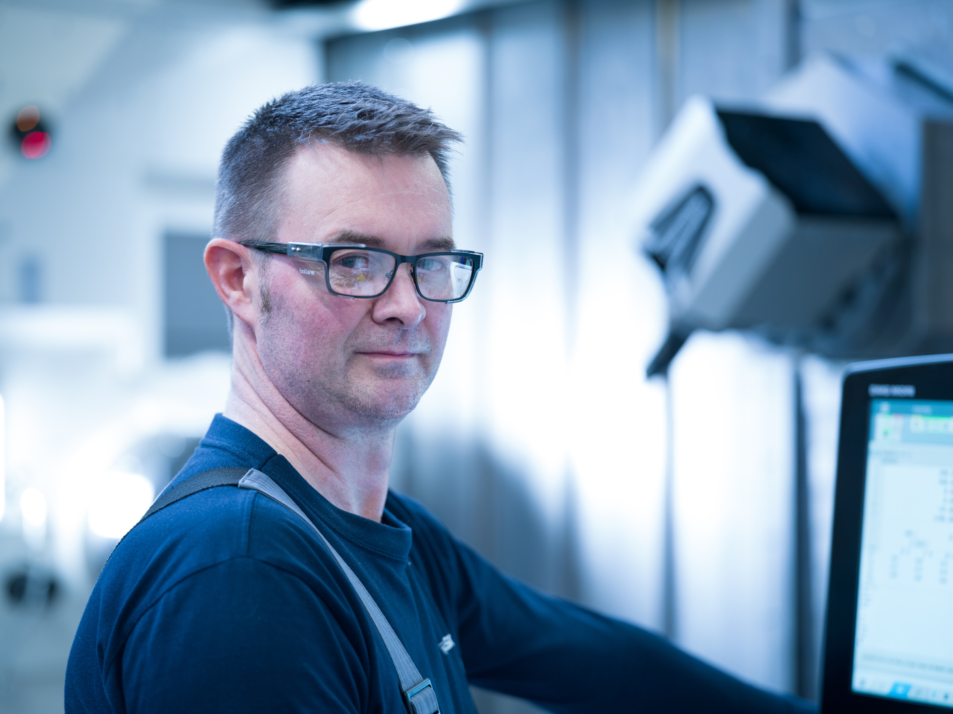 Operator aan het werk bij Nedschroef Machinery